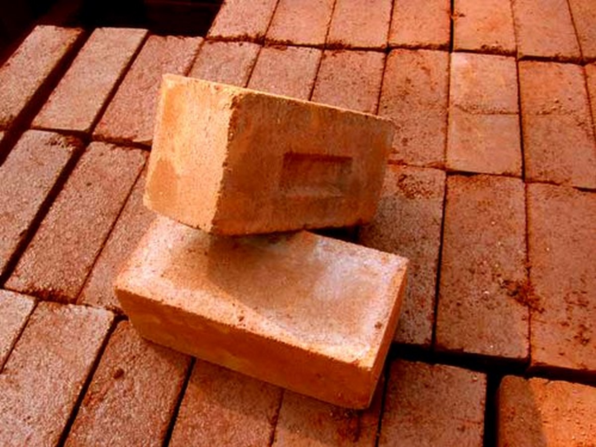 Compressed earth bricks (CEB - CSEB) example